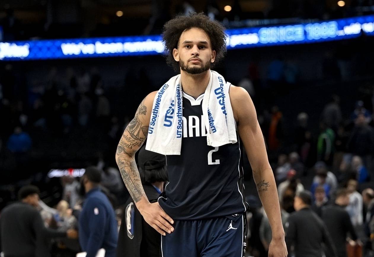 爆冷首场状态出色,勇士观众沸腾!,莱万多夫斯基重返赛场气势如虹延续 爆冷首场状态出色,勇士观众沸腾!,莱万多夫斯基重返赛场气势如虹延续