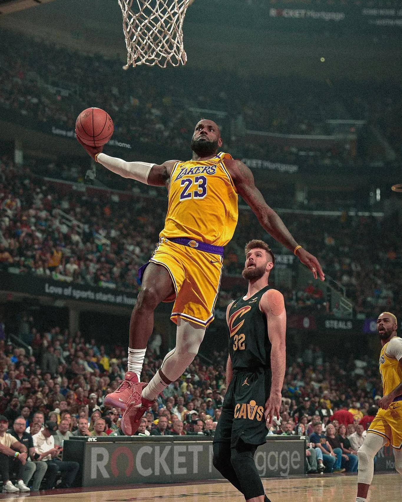 湖人观众热烈欢呼!,东契奇迎来十二赛季出色发挥再创辉煌时刻的简单介绍 湖人观众热烈欢呼!,东契奇迎来十二赛季出色发挥再创辉煌时刻的简单介绍