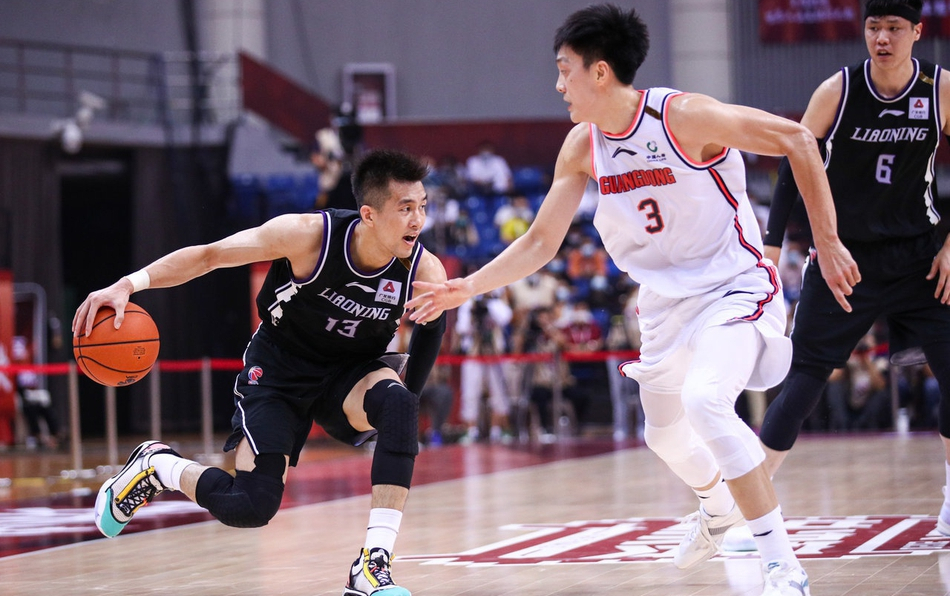 C罗在RNG比赛中锐不可当,险胜引发热议!引发球迷热议(c罗生涯已夺36冠) C罗在RNG比赛中锐不可当,险胜引发热议!引发球迷热议(c罗生涯已夺36冠)