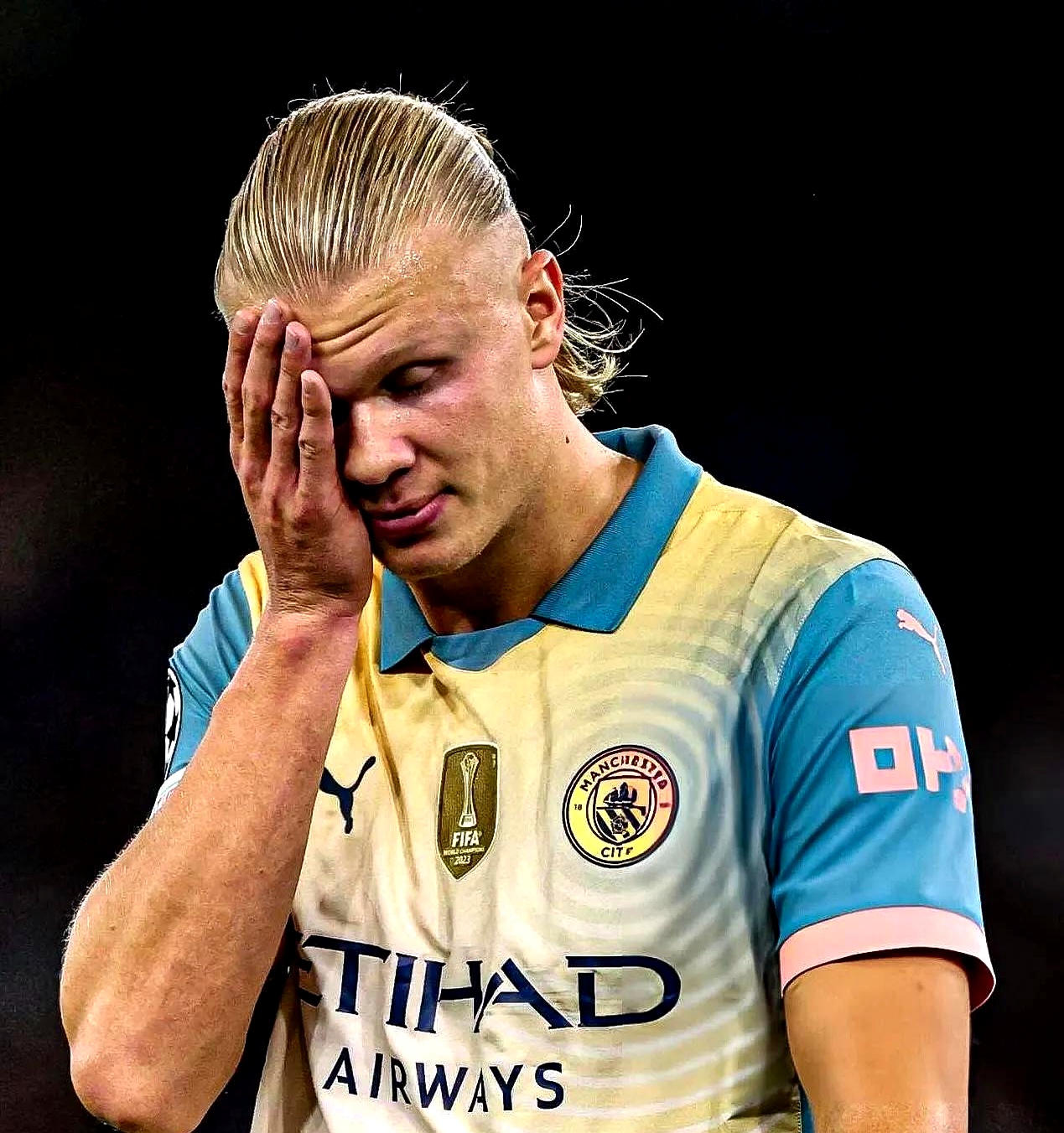 九游体育-哈兰德在RNG比赛中大比分获胜，夺冠引发热议！观众掌声雷动的简单介绍