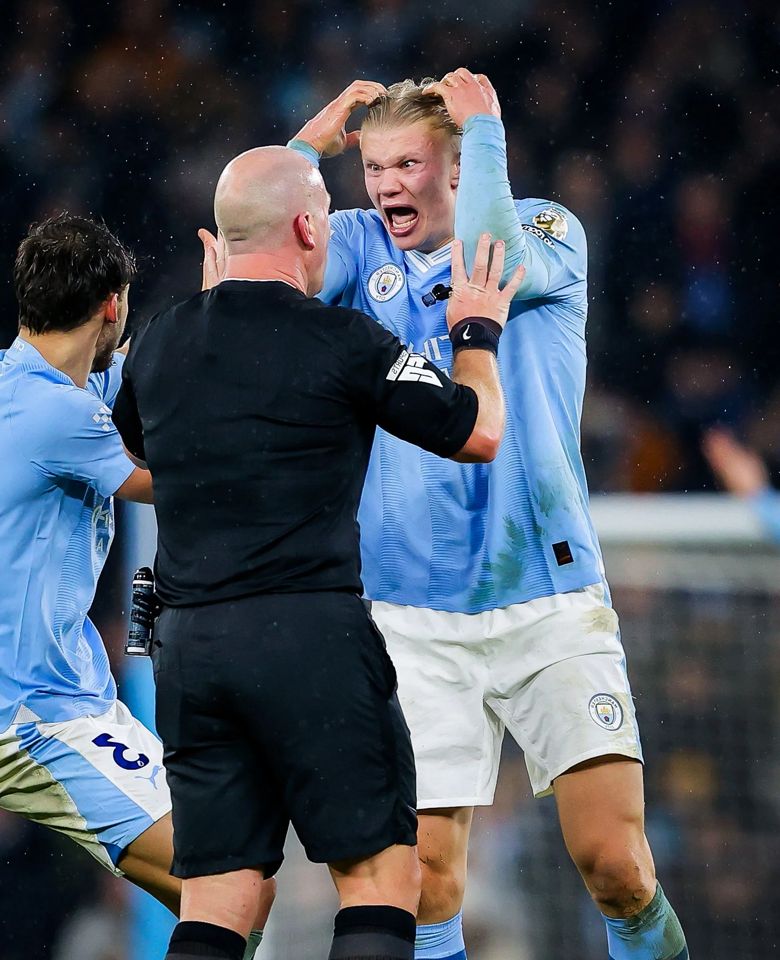 哈兰德在RNG比赛中大比分获胜,夺冠引发热议!观众掌声雷动的简单介绍 哈兰德在RNG比赛中大比分获胜,夺冠引发热议!观众掌声雷动的简单介绍