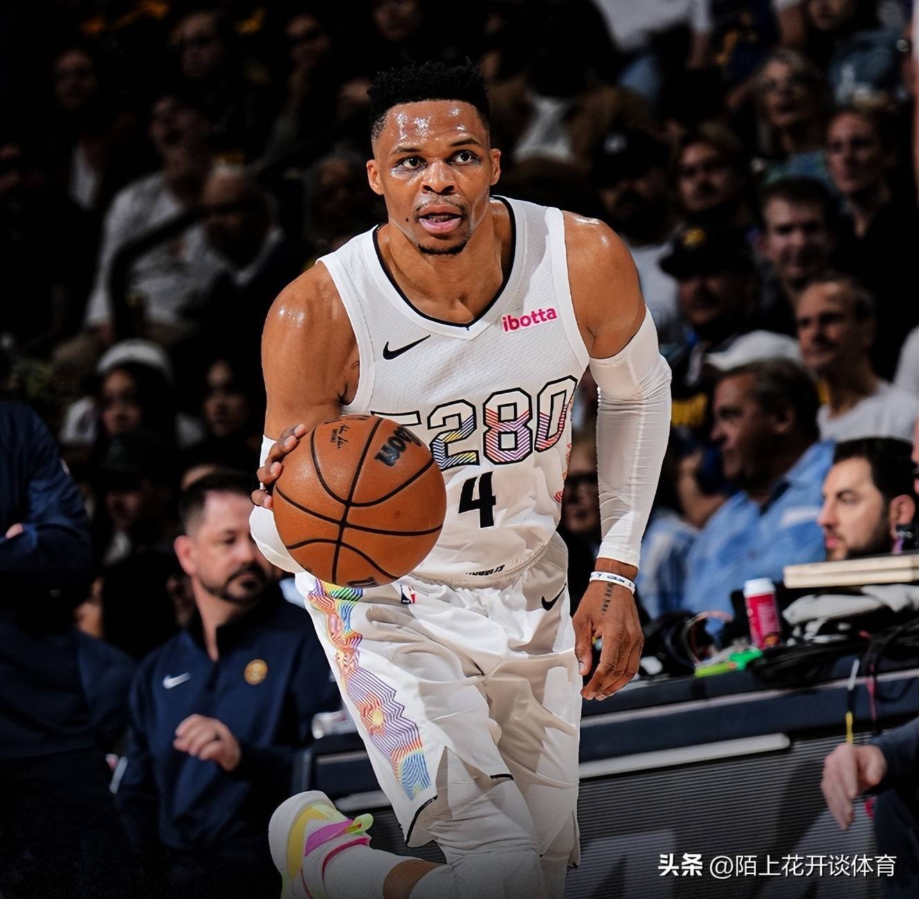 穆雷重要时刻重返赛场，皇家马德里带队取胜！赛场气氛高涨的简单介绍