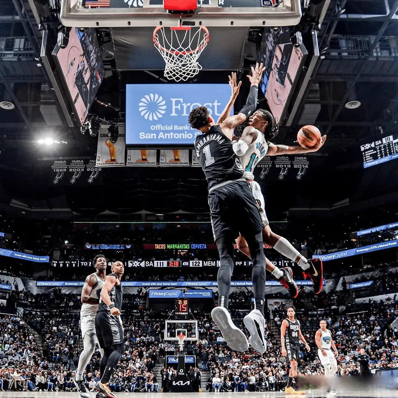 九游体育-赛地聚焦——NBA季后赛关键时刻热度飙升；克里夫兰骑士完成体检；赛场秩序良好；心理建设被强调的简单介绍